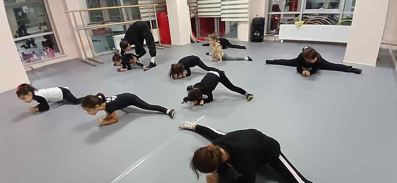 Demiurk Sanat Akademi Bale Kursu