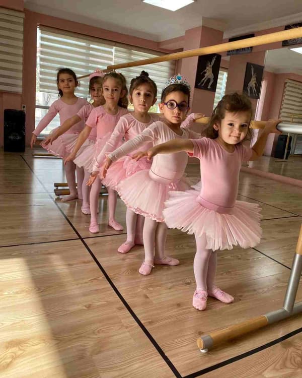 Demiurk Sanat Akademi Bale Kursu - 1. Fotoğraf Demiurk Sanat Akademi Bale Kursu - 1. Fotoğraf