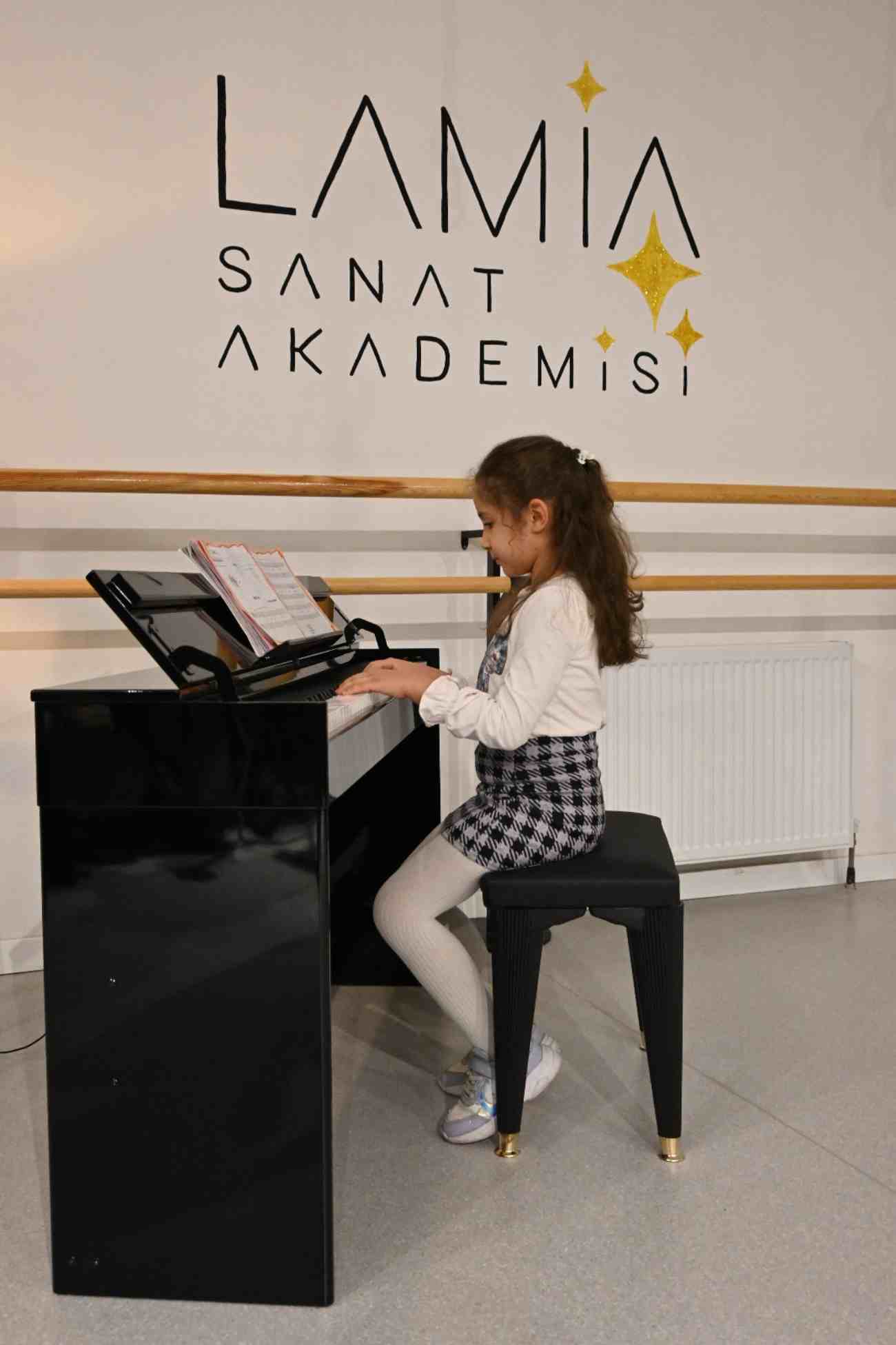 Lamia Dans ve Sanat Akademi